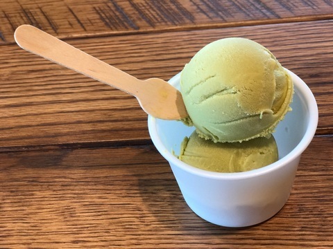 ハンプティーカフェ長岡プレミアムピスタチオジェラートダブル